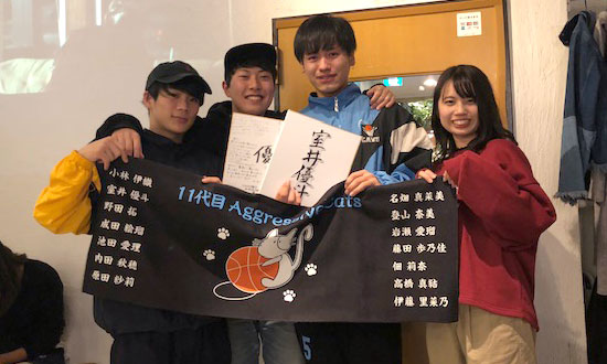 バスケサークルを引退する先輩に贈るオリジナルスポーツタオル
