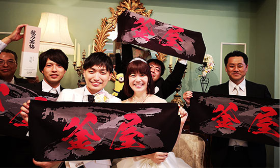 結婚式のお祝いにプレゼントしたオリジナルフェイスタオル